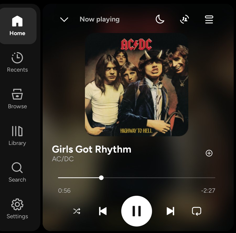 The player in split screen next to navigation, night